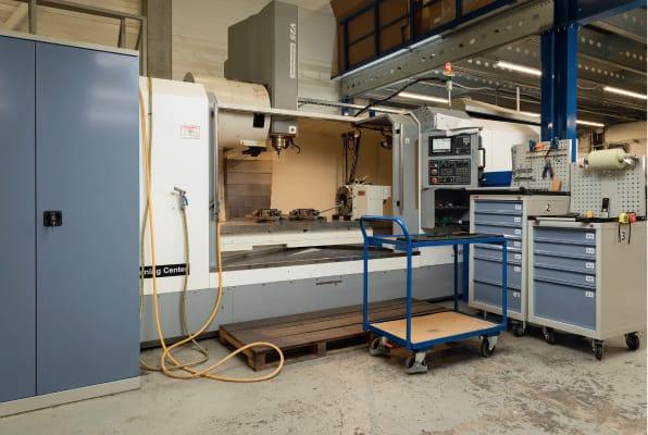 Milling CNC prepared for operating